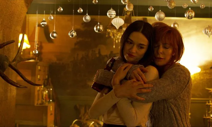 Chrystal Reed and Mylène Farmer settle into the spooky old house.