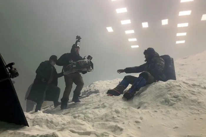 Ace camera operator Robin Lindala uses his EasyRig on the Everest set.