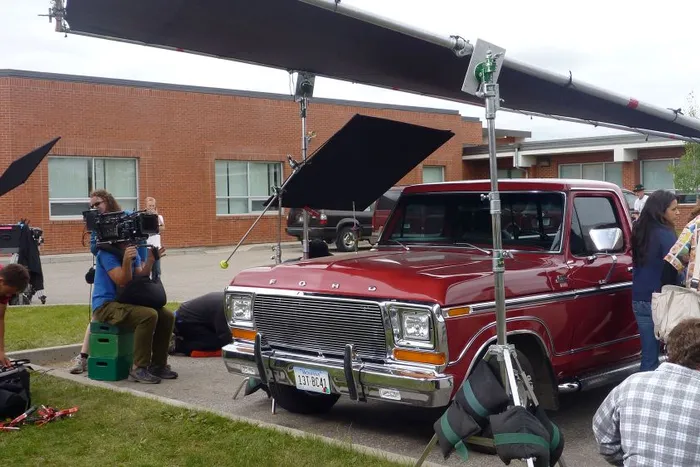 A 20x20 overhead frame allows shooting without windshield reflections.